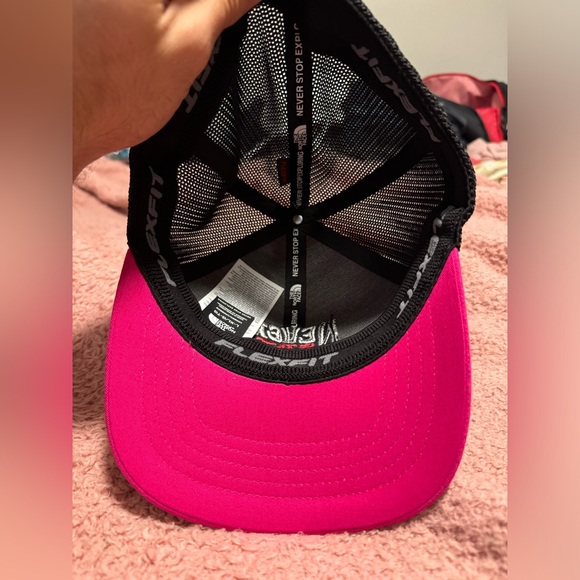 The North Face Classic Fit Flexfit SnapBack Hat. Lg/XL. Unisex. Pink & Black.NWT - Picture 5 of 6